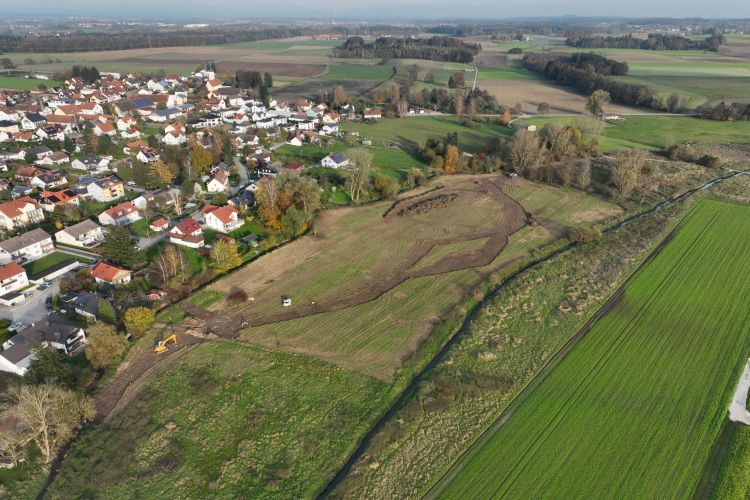 Baubeginn Oktober 2024 - die ersten Arbeiten sind erfolgt. Drohnenaufnahme vom 05.11.2024 Baubeginn in Egenhofen im Oktober 2024