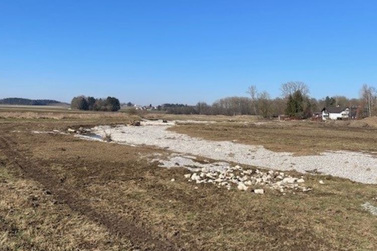 Das neue Gerinne der Glonn bei Egenhofen ist fertiggestellt. In Kürze wird es geflutet. Das neue Gerinne der Glonn ist fertiggestellt.