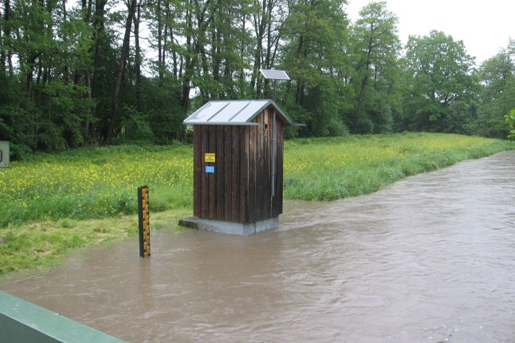 Pegel an der Sempt bei Hochwasser 2013 Pegel an der Sempt bei Hochwasser 2013