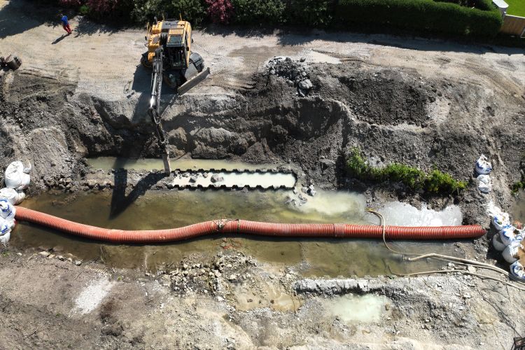 Entfernung der alten Spundwände, Mai 2024 Entfernung der alten Spundwände, Mai 2024
