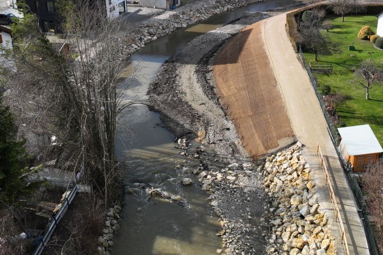 Das Gerinne des Bulachgrabens wurde vergrößert und zusätzlich gesichert. Drohnenaufnahme vom 26.01.2024 Das Gerinne des Bulachgrabens wurde vergrößert und zusätzlich gesichert. Drohnenaufnahme vom 26.01.2024