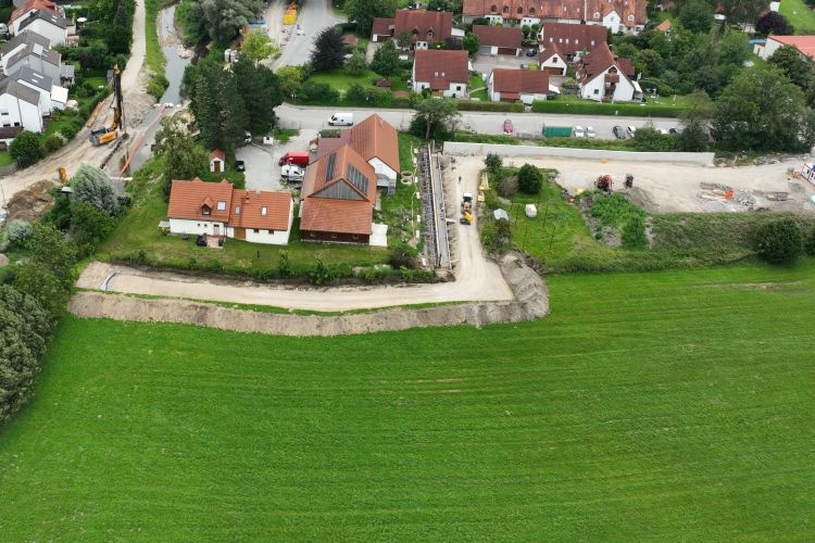 Erster fertiggestellter Teil der Hochwasserschutzmauern Erster fertiggestellter Teil der Hochwasserschutzmauern