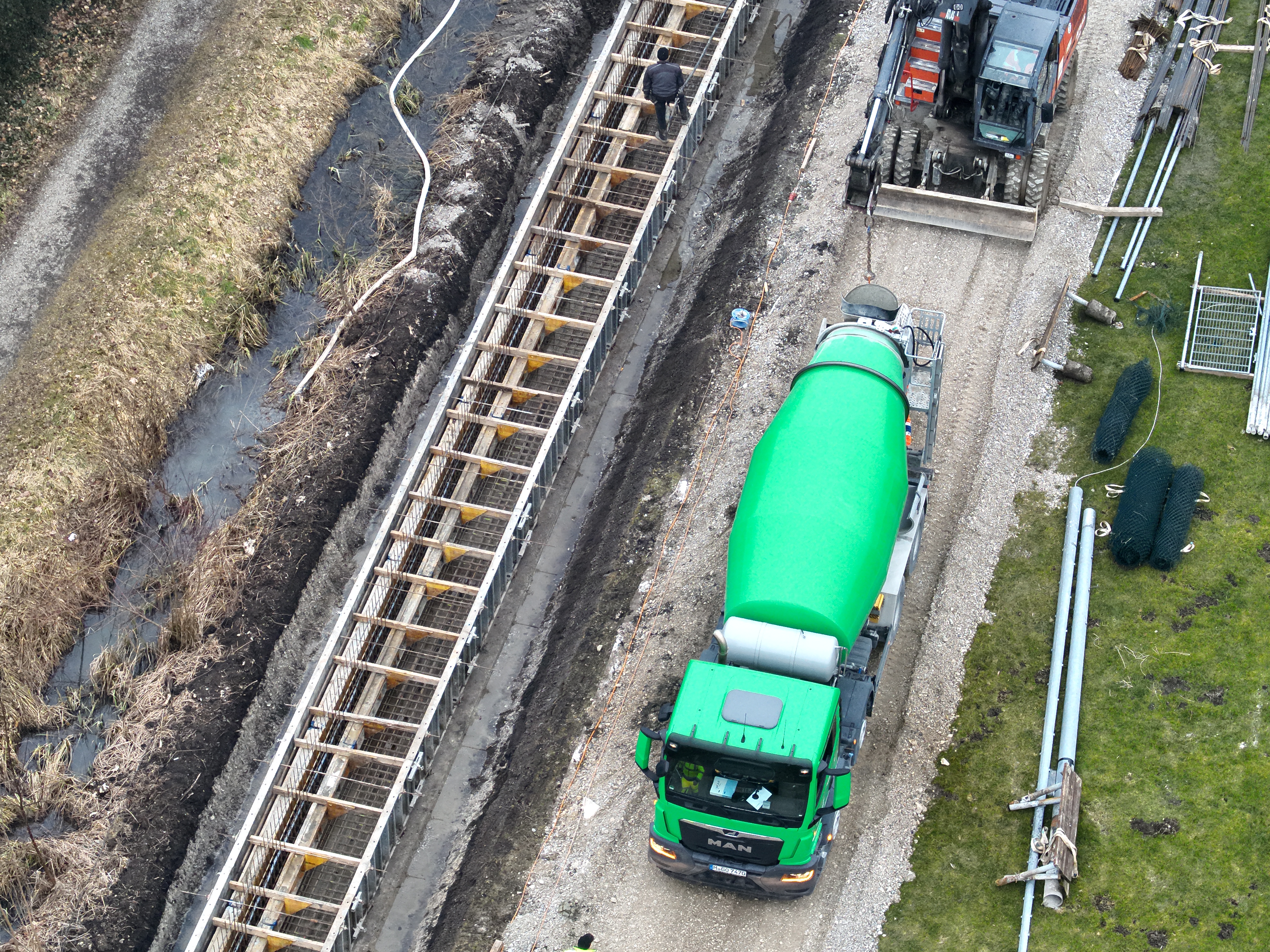 Vorarbeiten zur Errichtung der Schutzmauern